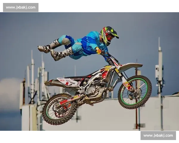 儿童摩托车比赛激情碰撞挑战赛精彩上演推动青少年极限运动热潮